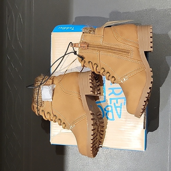 New in Box: ThereAbouts Toddler Girls Lil Piper Memory Foam Stacked Heel Boots - Picture 3 of 13